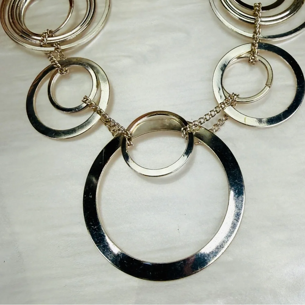 Vintage Silvertone costume lightweight statement necklace